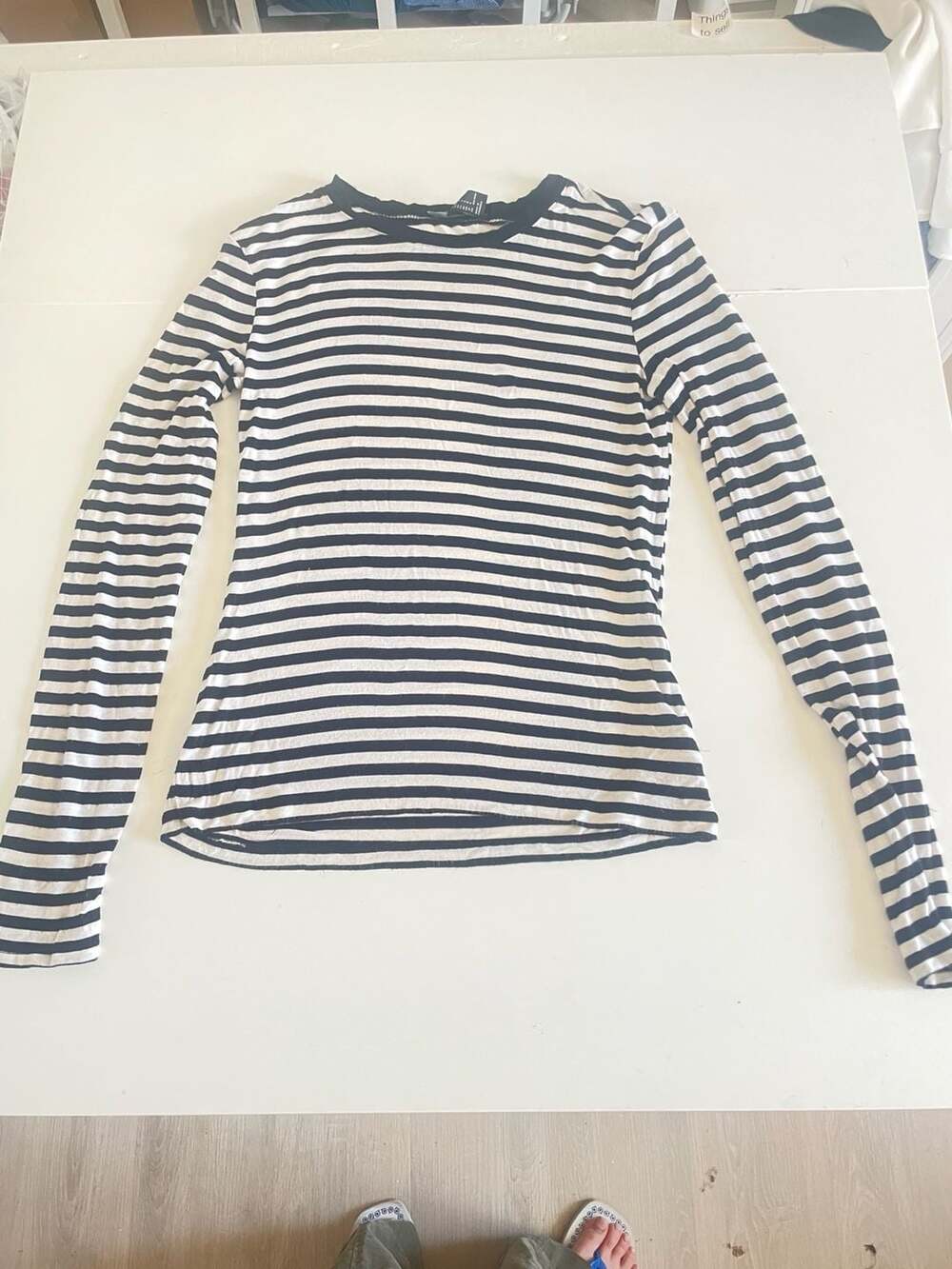 Forever 21 Women's Black and White Striped Long Sleeve Crew Neck Top